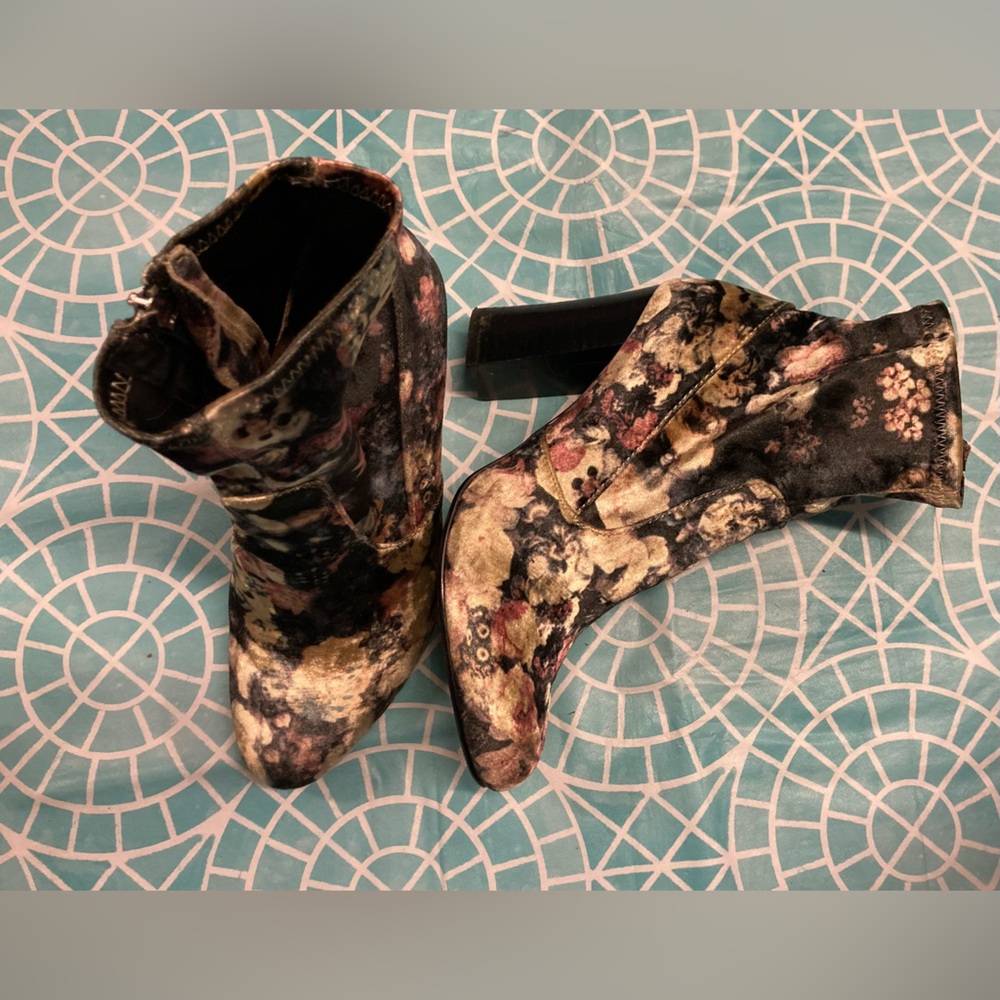 💛TODAY***$28***Report “Lyrica” dark floral booties.